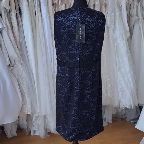 Lace cocktail dress - Picture 3 of 4